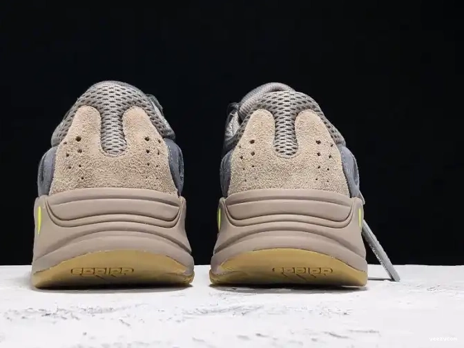 700 Adidas Yeezy EE9614 Boost Runner 